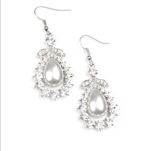 Jewelry - White Rhinestones Pearl Earrings